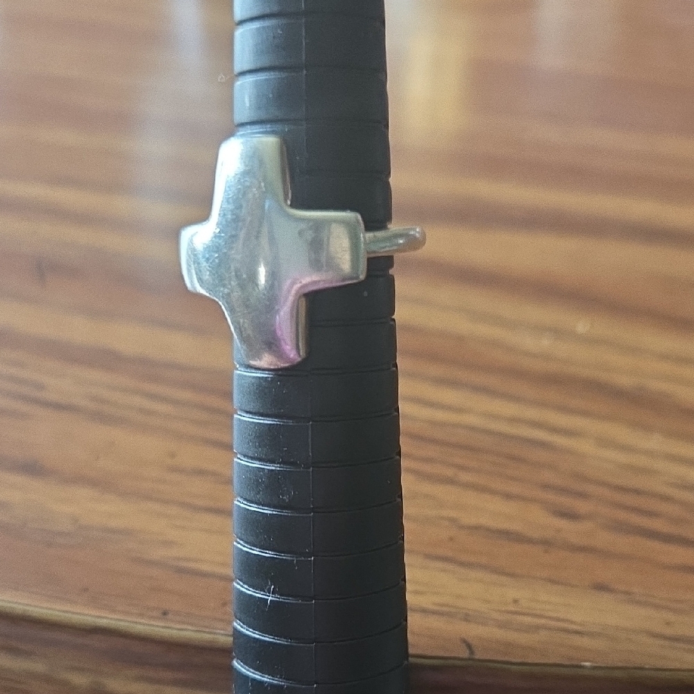 Robert Lee Morris Silver Cross Ring - Picture 2 of 2
